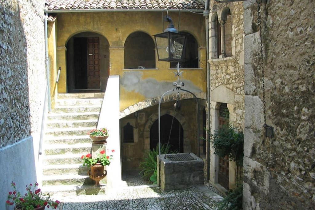 Domus - Casa Vacanza B&B Veroli Buitenkant foto