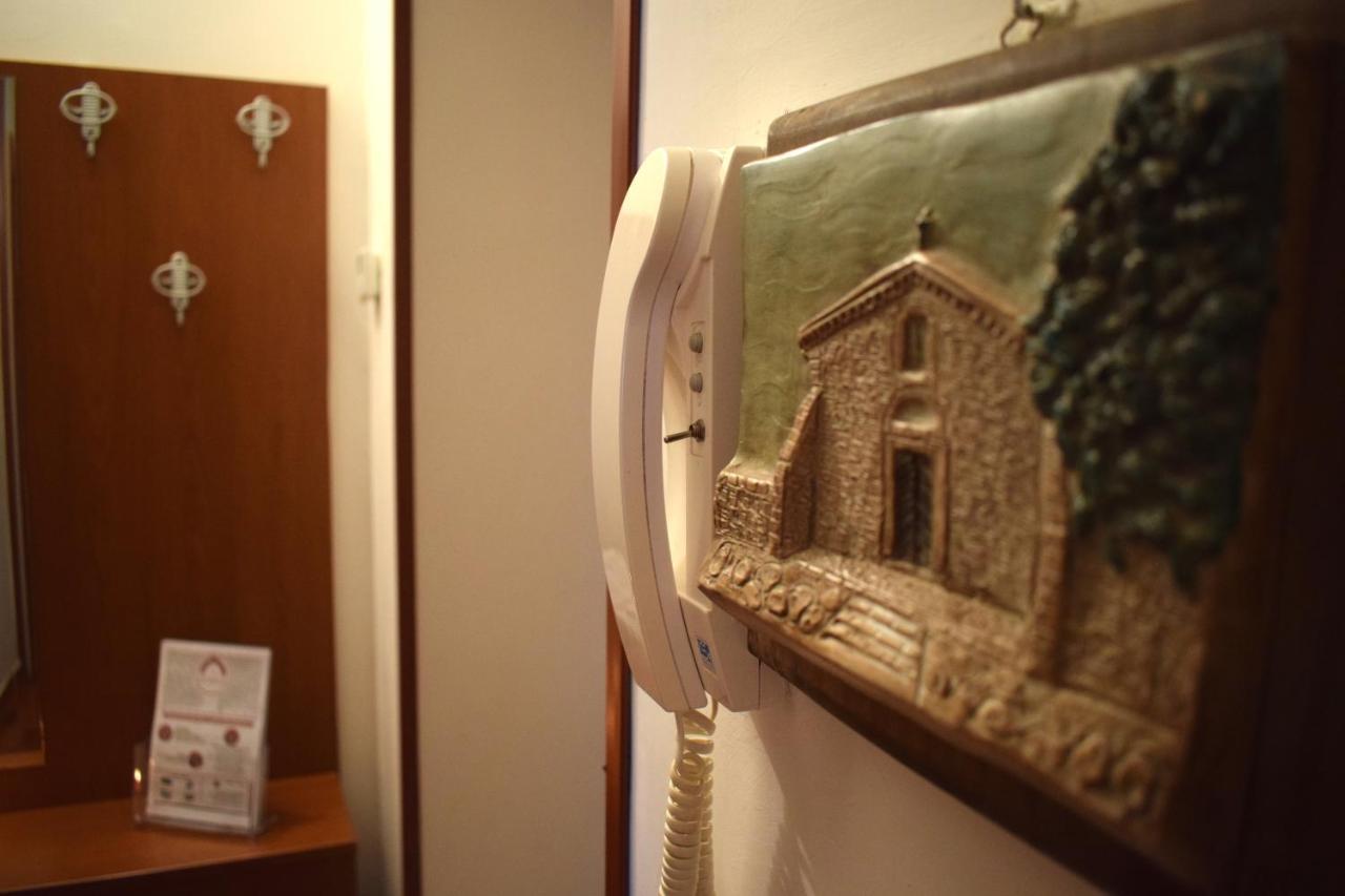 Domus - Casa Vacanza B&B Veroli Buitenkant foto